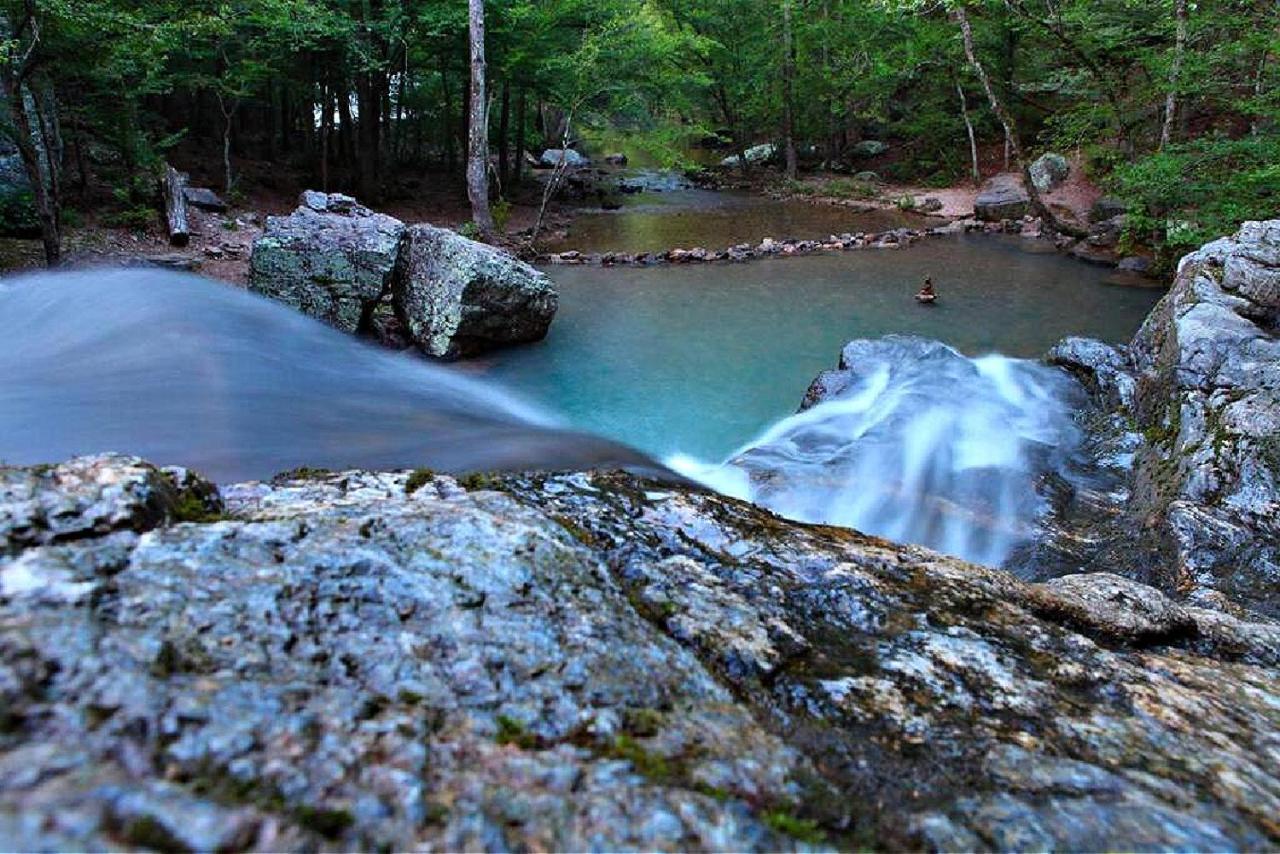 Secluded Home With Mini Waterfall And A Creek In 温泉城 外观 照片